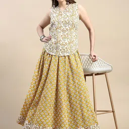 De Moza Selection of 2 Floral Printed V Neck Pure Cotton Top & Skirt-image-17