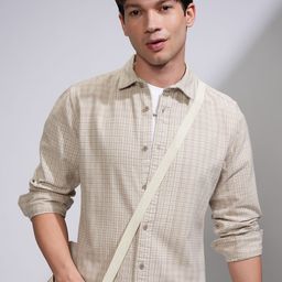 HIGHLANDER Men Slim Fit Cutaway Collar Micro Checked Cotton Casual Shirt-image-55
