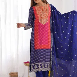 Lilots Women Ethnic Motifs Embroidered Sequinned Kurta with Trousers & Dupatta-picture-2