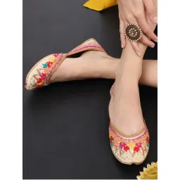 GLAM STORY Punjabi Jutti For Women Cream Embroidered Flower Design-picture-11