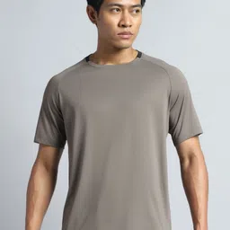 CULT Men Colourblocked Moisture Wicking T-shirt-picture-42