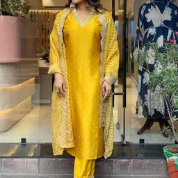 FASHION DREAM Bandhani Printed Embellished V-Neck Straight Kurta With Trousers And Dupatta-8
