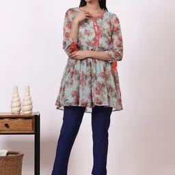 AURELIA Women Floral Printed Regular Kurti with Trousers-image-64