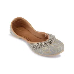 Sangria Women Embellished Gungroo Majoris-image-52
