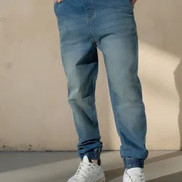 Hubberholme Men Comfort Relaxed Fit Mid-Rise Light Fade Jeans-image-95