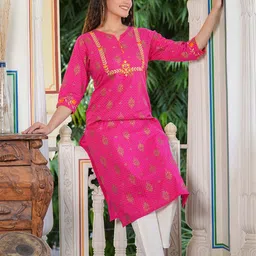 IKRASS Women Geometric Printed Keyhole Neck Kurta-picture-7