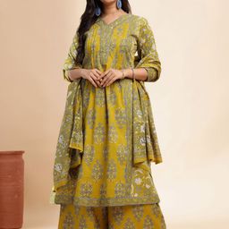 Vbuyz Women Floral Printed Pleated Pure Cotton Kurta with Sharara & Dupatta-image-45