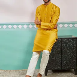 VASTRAMAY Men Geometric Yoke Design Kurta image 3