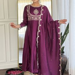 Ekta Textiles Women Floral Embroidered Kurta with Trousers & Dupatta-11