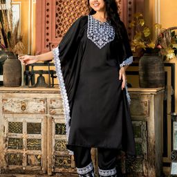 HOUSE OF JAMOTI Floral Yoke Design Kaftan Kurta with Trousers-image-30