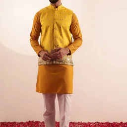 SOJANYA Men Floral Embroidered Cotton Kurta with Pyjama-45