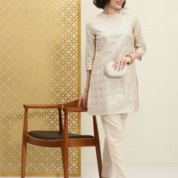 House of Pataudi Women Beige Ethnic Motifs Printed Jashn Kurta with Trousers-picture-8