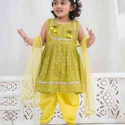 Little Bansi Cotton Woven Sleeveless Floral Embroidered & Cherry Applique Detailed Kurta & Salwar With Dupatta Set - Green-image-98