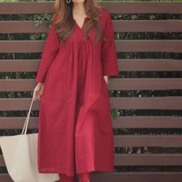 DIVASTRI V-Neck Straight Kurta With Trousers-image-5