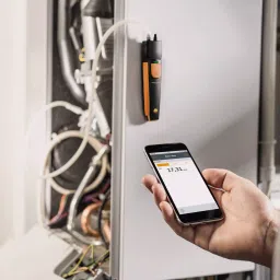 Testo 510i Differential Pressure Meter with smartphone operation image 3