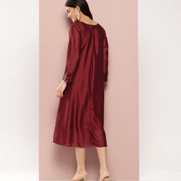 Qurvii Sequinned A-Line Midi Dress image 4