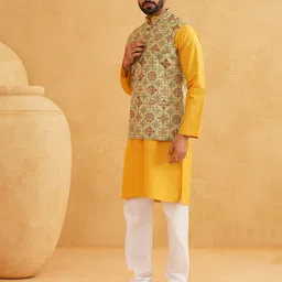 SOJANYA Men Regular Thread Work Kurta with Churidar image 2