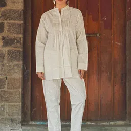 Chidiyaa Women Cotton Safed Lambs Whim Ivory Block Printed Top-image-29