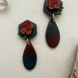 VMA PLAY FASHION Gold-Plated Teardrop Shaped Drop Earrings-image-85