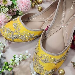 Fulkari Women Embellished Ethnic Mojaris Flats-picture-1