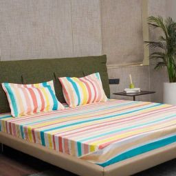 Urban Space Serene Multi-Color Cotton 200 TC King Fitted Bedsheet With Pillow Covers-image-94