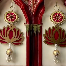PLAYFUL STITCHES Red & Bronze Wooden Door Hanging-image-18