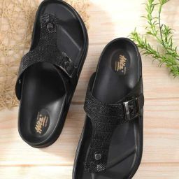 Hitz Men's Black T-Strap Sandals-image-34