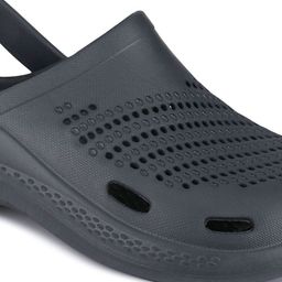 DRACKFOOT Men Solid Clogs image 2