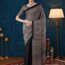 Satrani Black Silk Crepe Printed Saree With Unstitched Blouse-image-47