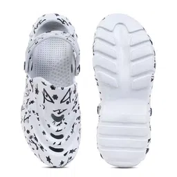 KAPYANSH Men Printed Croslite Clogs image 3