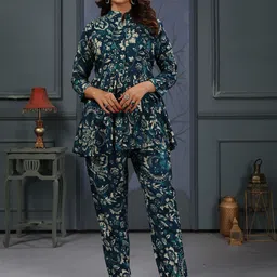 DIVASTRI Top With Trouser Co-Ords-image-3