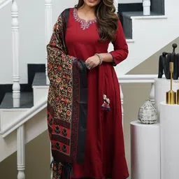 BE IN TEXO FAB Floral Yoke Design Thread Work Straight Kurta With Trousers & Dupatta-picture-18