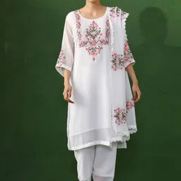 Jaipur Kurti Floral Embroidered Round Neck Georgette Kurta With Trousers & Dupatta-image-20
