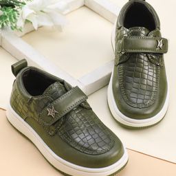 Cute Walk by Babyhug Solid Party Wear Shoes With Velcro Closure - Green-image-27