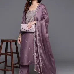 CHANDALIYO Floral Embroidered Chanderi Silk Straight Kurta With Trouser & Dupatta-image-18