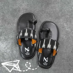 THE MADRAS TRUNK Kids Printed One Toe Flats-image-95
