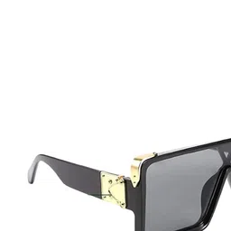 Mast & Harbour Unisex Oversized Sunglasses with Polarised and UV Protected Lens image 4
