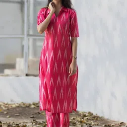 GoSriKi Women Chevron Printed Kurta with Trousers-45