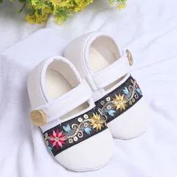 COCO CANDY Girls White Ethnic Floral Lace Booties-32