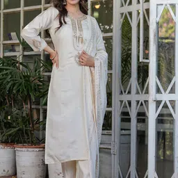 VAAZI CREATOR Embroidered Chanderi Silk Notch Neck Straight Kurta With Trousers & Dupatta-image-84