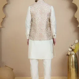Jompers Men Floral Regular Kurta with Pyjamas image 4