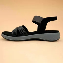 Ozuri Textured Open Toe Flatform Heels image 3