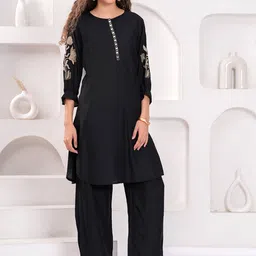 JC4U Women Floral Embroidered Kurta with Palazzo-picture-37