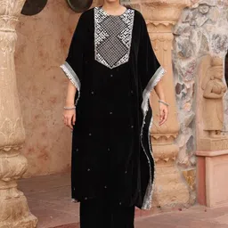AJIESH OBEROI Embroidered Round Neck Tunic With Palazzos Co-Ords-picture-51