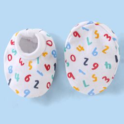 Babyhug 100% Cotton Knit Cap Mittens & Booties Number Print - Multicolour image 4