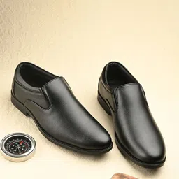 Butello Men Colourblocked Oxfords-picture-25