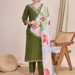 BINDUDI Floral Yoke Design V-Neck Chanderi Silk Straight Kurta With Trouser & Dupatta-image-30