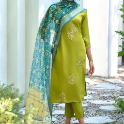 Jinal & Jinal Floral Embroidered Round Neck Thread Work Kurta With Trousers & Dupatta-image-91