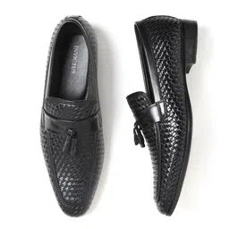 INVICTUS Men Black Basketweave Semiformal Loafers-image-45