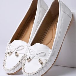 Shoetopia Bow Applique Detailed Loafers - White-image-86